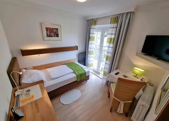 Parkhotel Inklusive Chiemgaukarte Гостевой дом Рупольдинг