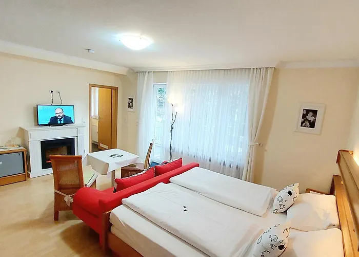 Parkhotel Inklusive Chiemgaukarte Гостевой дом 3*