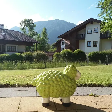 ゲストハウス Parkhotel Inklusive Chiemgaukarte 3*